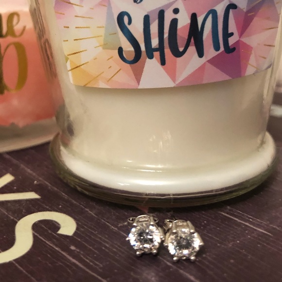 ☀️1CT each Cubic Zirconia Six Prong Studs☀️ - Picture 3 of 6